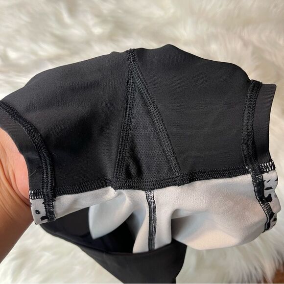 Athleta Printed Stealth Shortie Size Medium - Picture 4 of 7